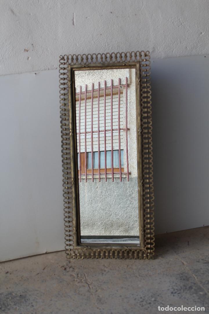 Antig&uuml;edades: espejo de metal - Foto 1
