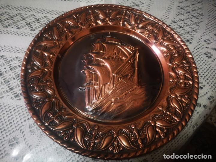 Antig&uuml;edades: Plato de cobre repujado hecho en holanda - Foto 1