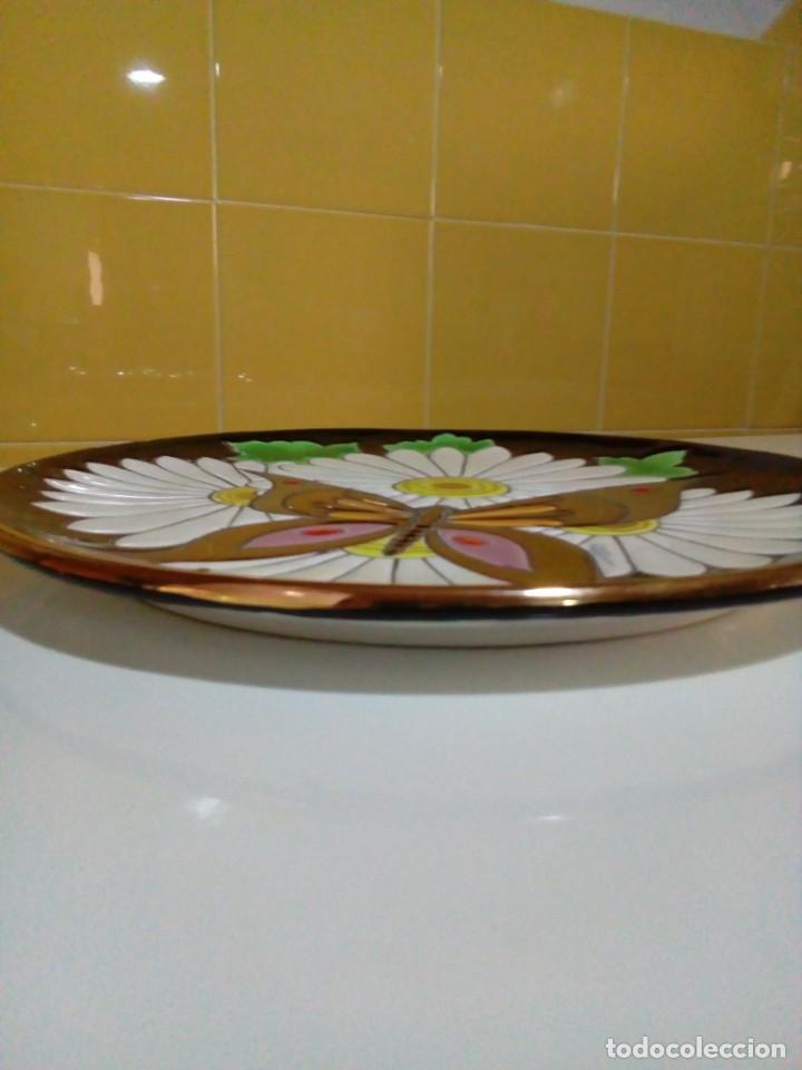Antig&uuml;edades: bonito plato con relieve - Foto 4