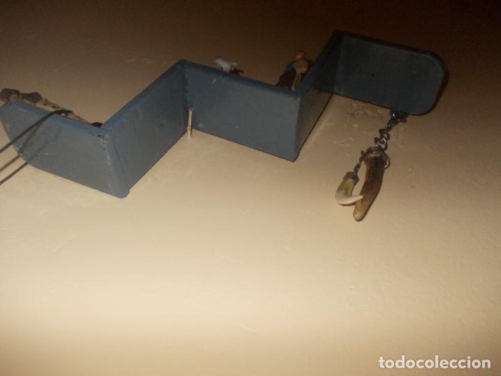 Antig&uuml;edades: estanteria peque&ntilde;a en forma de escalera - Foto 2