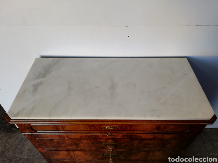 Antig&uuml;edades: C&oacute;moda chapa ra&iacute;z de nogal restaurada - Foto 5