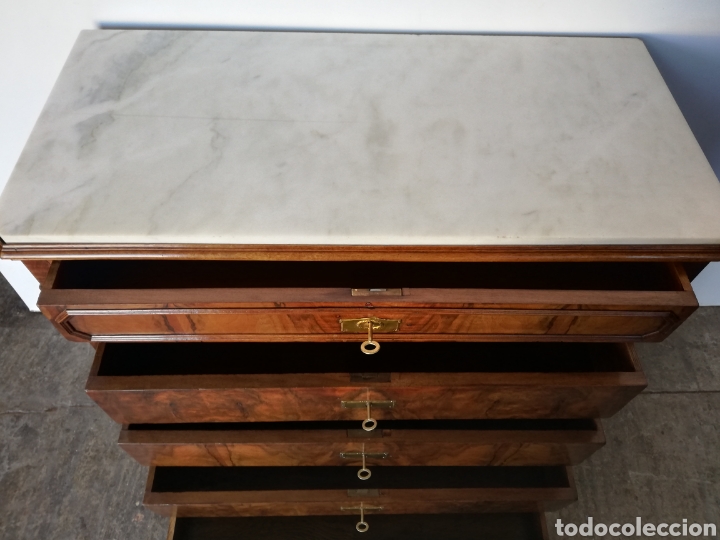 Antig&uuml;edades: C&oacute;moda chapa ra&iacute;z de nogal restaurada - Foto 10