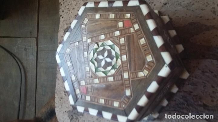 Antig&uuml;edades: caja joyero taracea granadina - Foto 1