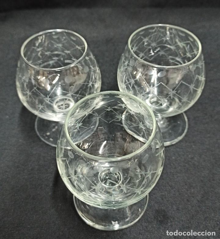 Antig&uuml;edades: 3 copas de brandy en cristal tallado. C15 - Foto 2