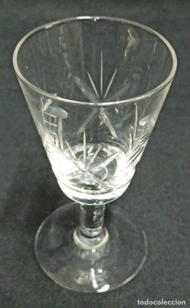 Antig&uuml;edades: Copa de licor en cristal tallado. C15 - Foto 1