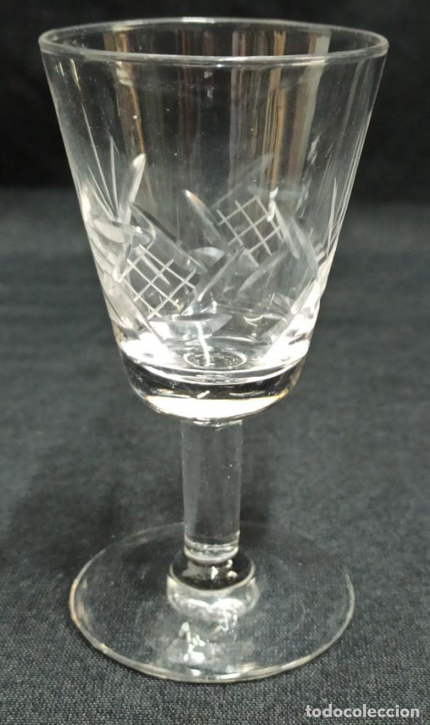 Antig&uuml;edades: Copa de licor en cristal tallado. C15 - Foto 2