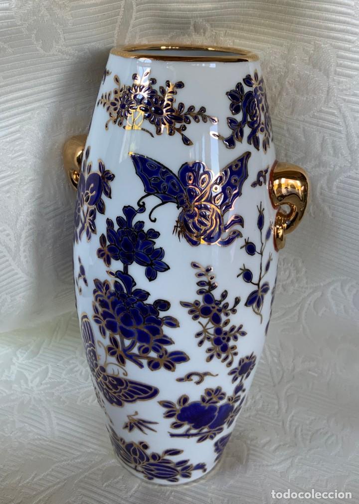 Antiquit&auml;ten: Precioso jarr&oacute;n chino decorado en oro y azul cobalto