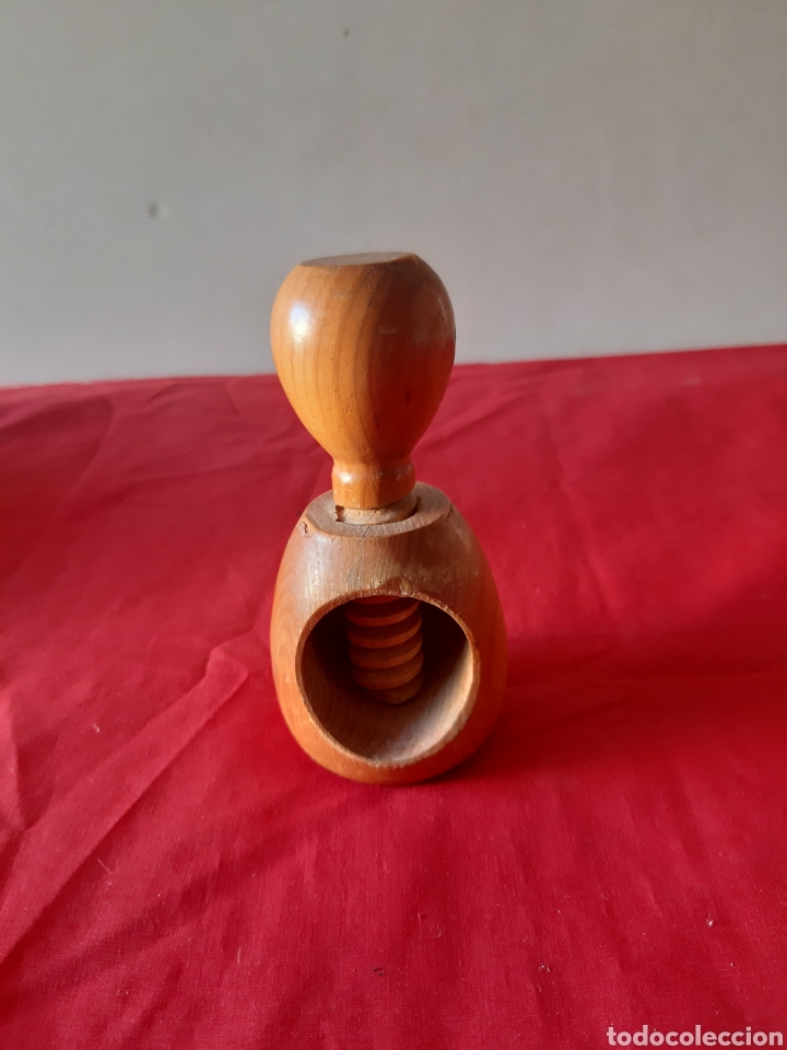 Antig&uuml;edades: Antiguo cascanueces en madera - Foto 1