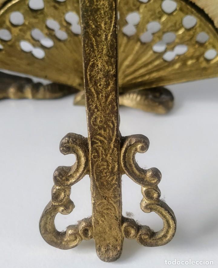 Antig&uuml;edades: Espejo de tocador en bronce - Foto 7