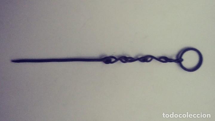 Antig&uuml;edades: argolla mulera de hierro con cadena - Foto 2