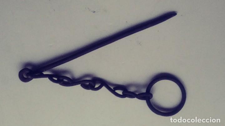 Antig&uuml;edades: argolla mulera de hierro con cadena - Foto 5