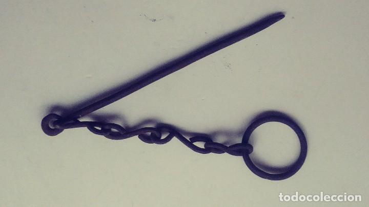 Antig&uuml;edades: argolla mulera de hierro con cadena - Foto 6