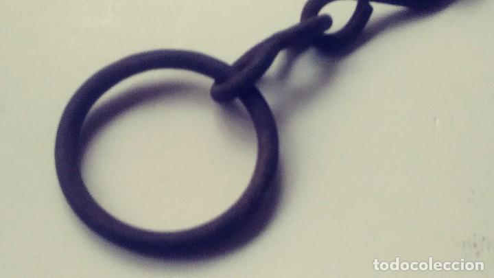Antig&uuml;edades: argolla mulera de hierro con cadena - Foto 7