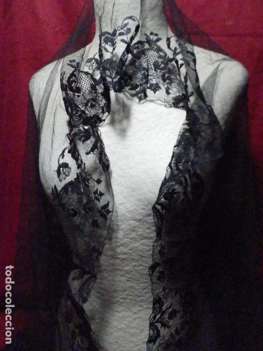 Antig&uuml;edades: ANTIGUA MANTILLA RECTANGULAR DE TUL BORDADO, 190X75 CM - Foto 1