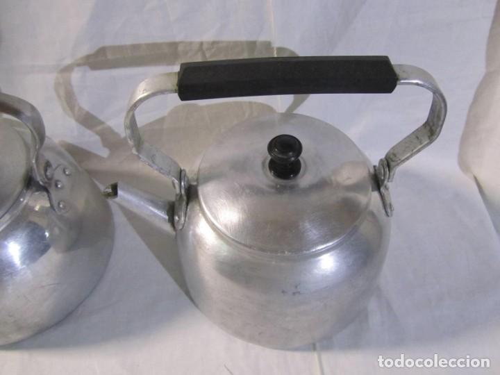 Antig&uuml;edades: 3 teteras cafeteras de aluminio grandes - Foto 7