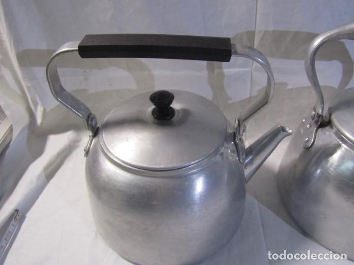 Antig&uuml;edades: 3 teteras cafeteras de aluminio grandes - Foto 9