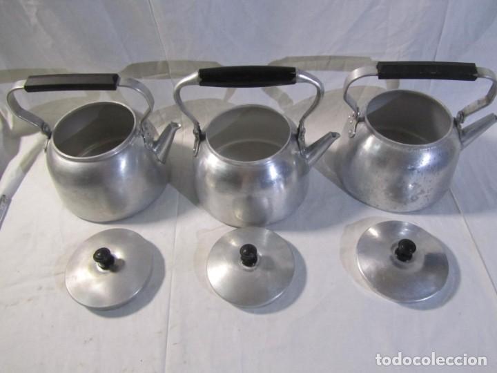 Antig&uuml;edades: 3 teteras cafeteras de aluminio grandes - Foto 12