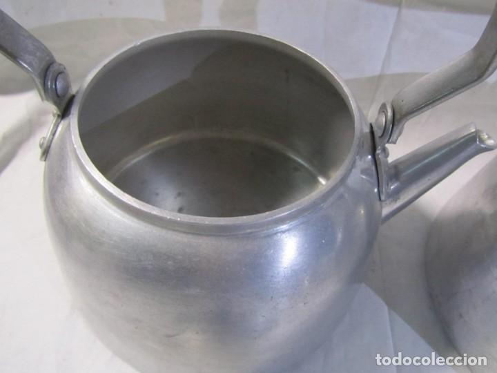 Antig&uuml;edades: 3 teteras cafeteras de aluminio grandes - Foto 13