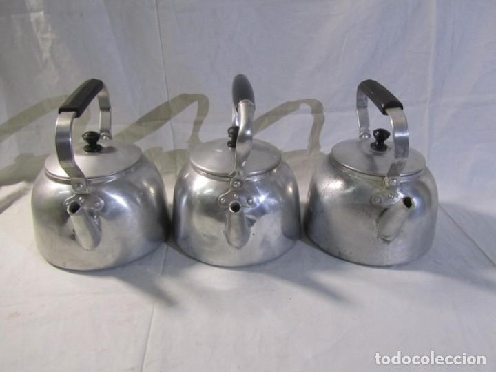 Antig&uuml;edades: 3 teteras cafeteras de aluminio grandes - Foto 16
