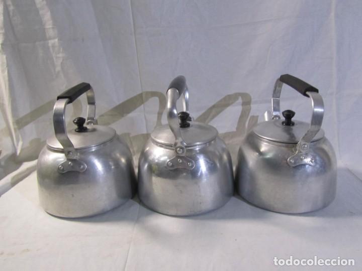 Antig&uuml;edades: 3 teteras cafeteras de aluminio grandes - Foto 17