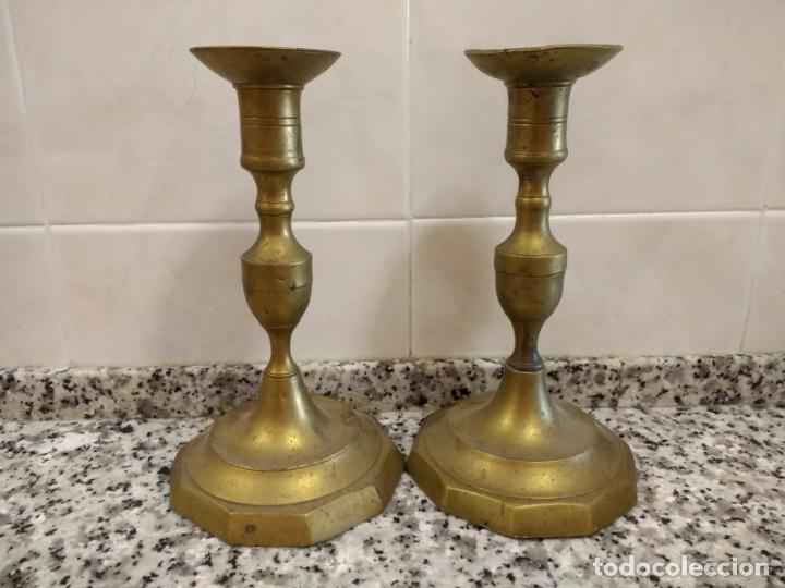 Antig&uuml;edades: Pareja de Candeleros de Bronce de Base Decagonal Siglo XIX - Foto 2
