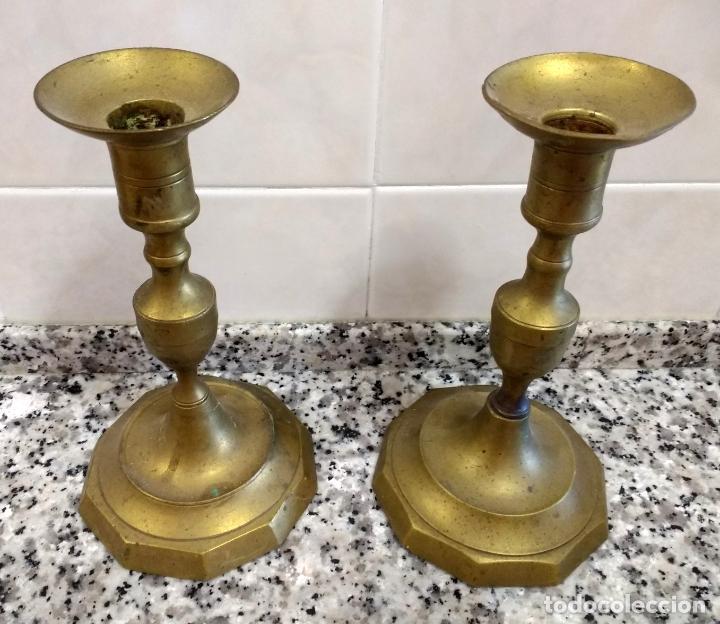 Antig&uuml;edades: Pareja de Candeleros de Bronce de Base Decagonal Siglo XIX - Foto 1