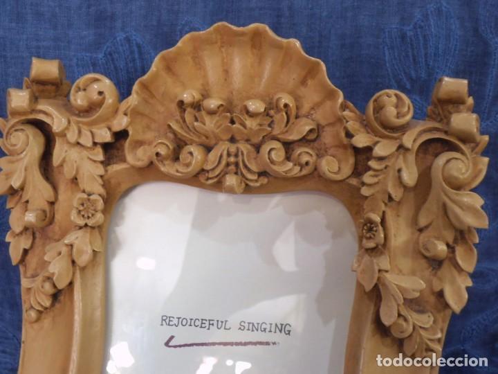 Antig&uuml;edades: PORTAFOTOS REPUJADO - Foto 3