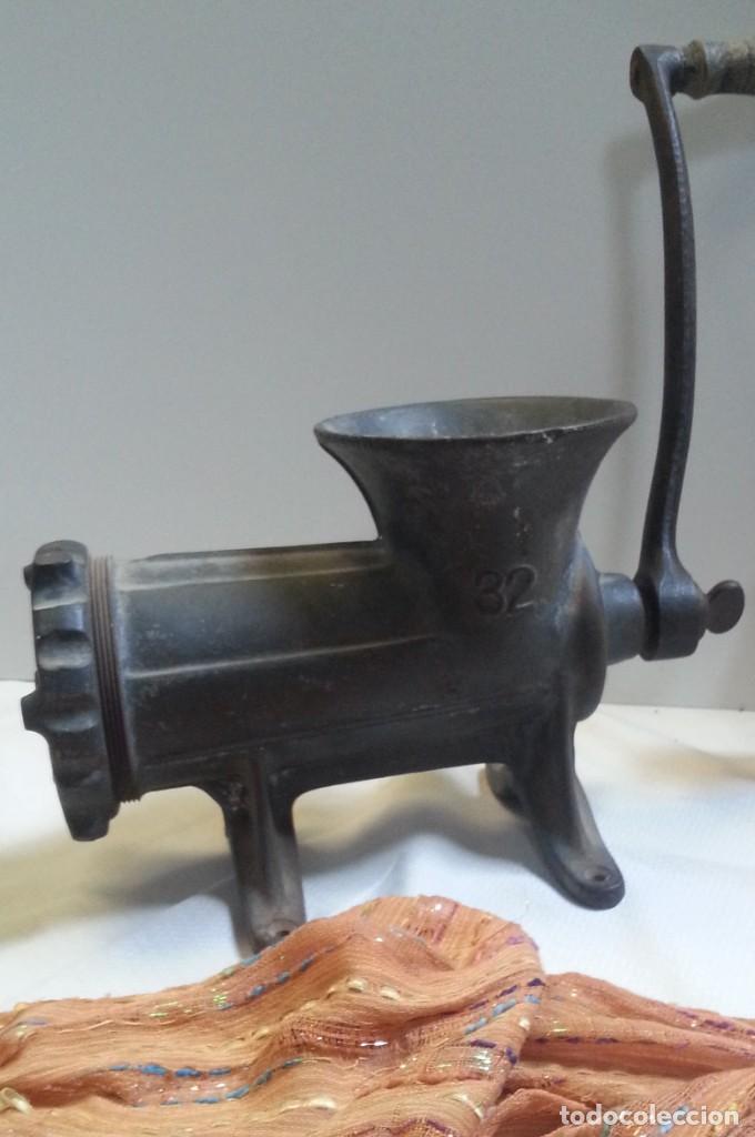 Antig&uuml;edades: Picadora de carne marca elma n&ordm; 32. Vieja m&aacute;quina todav&iacute;a &uacute;til.