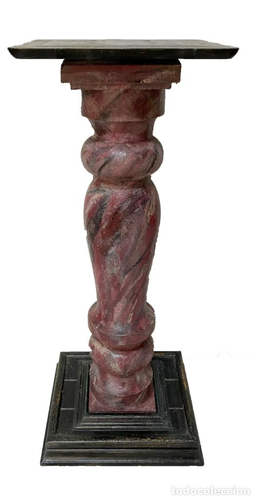 Antigüedades: Antigua columna marmolizada, ménsula, pedestal peana de madera. Siglo XVIII. 82 cm alto. - Foto 4 - 184268668