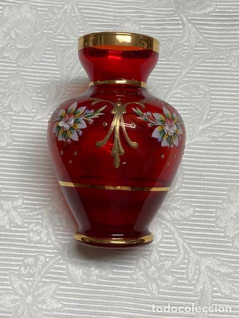 Antig&uuml;edades: Precioso jarr&oacute;n de Murano con flores de porcelana