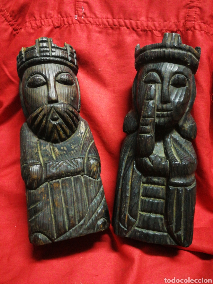 Antig&uuml;edades: PAREJA DE APOYA LIBROS EN MADERA TALLADA ISABEL LA CATOLICA Y FERNANDO DE ARAG&Oacute;N, S. XX. 22CM.