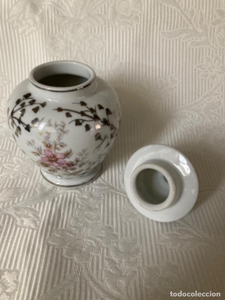 Antig&uuml;edades: Tibor de porcelana decorado en plata - Foto 2