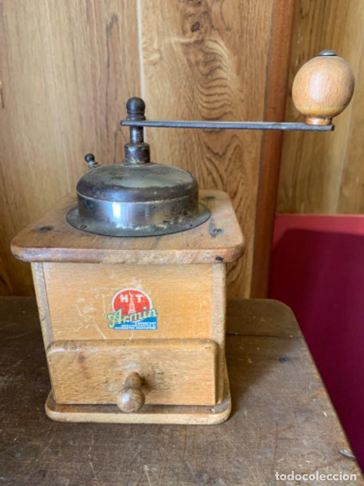 Antiquit&eacute;s: Antiguo molinillo de caf&eacute; de madera - Armin