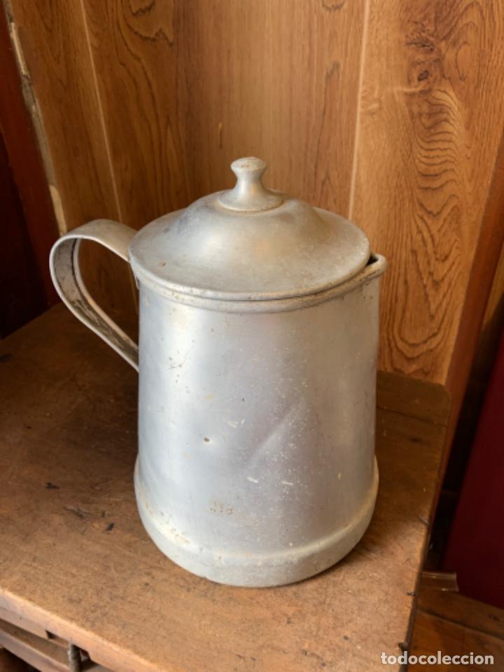 Antig&uuml;edades: Jarra de aluminio duro - lechera - Foto 1