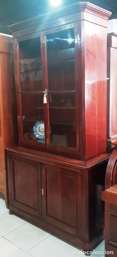 Antig&uuml;edades: Gran Aparador de Caoba - Foto 1