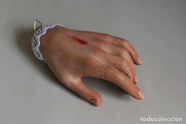 Antiguidades: PRECIOSA MANO IZQUIERDA DE ESTUCO POLICROMADO - CRISTO - SIGLO XIX - PARA POSAR O COLGAR