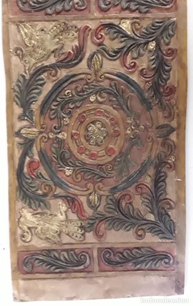 Antiquit&eacute;s: Guadamec&iacute; cordob&aacute;n. Trabajo en cuero. Pintado y labrado.