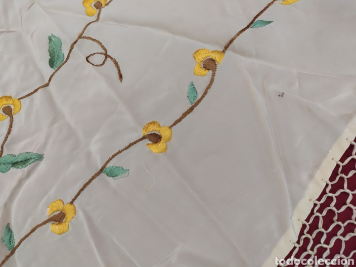 Antig&uuml;edades: Mant&oacute;n blanco triangular bordado. - Foto 4