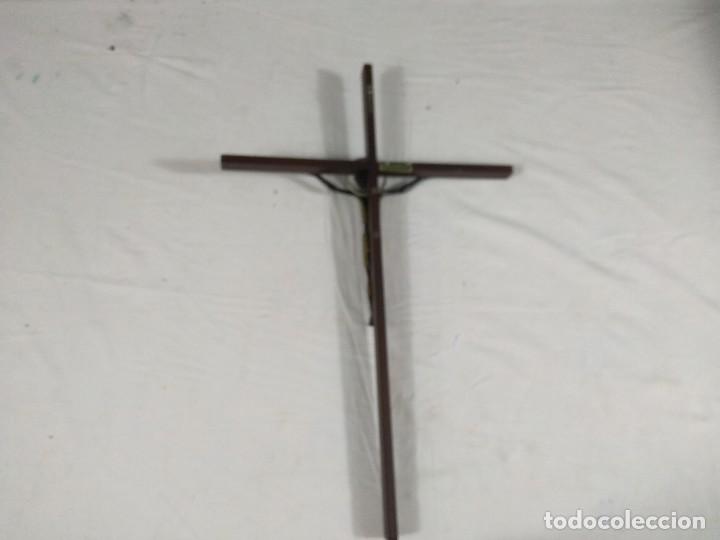 Antig&uuml;edades: Crucifijo en metal - Foto 6