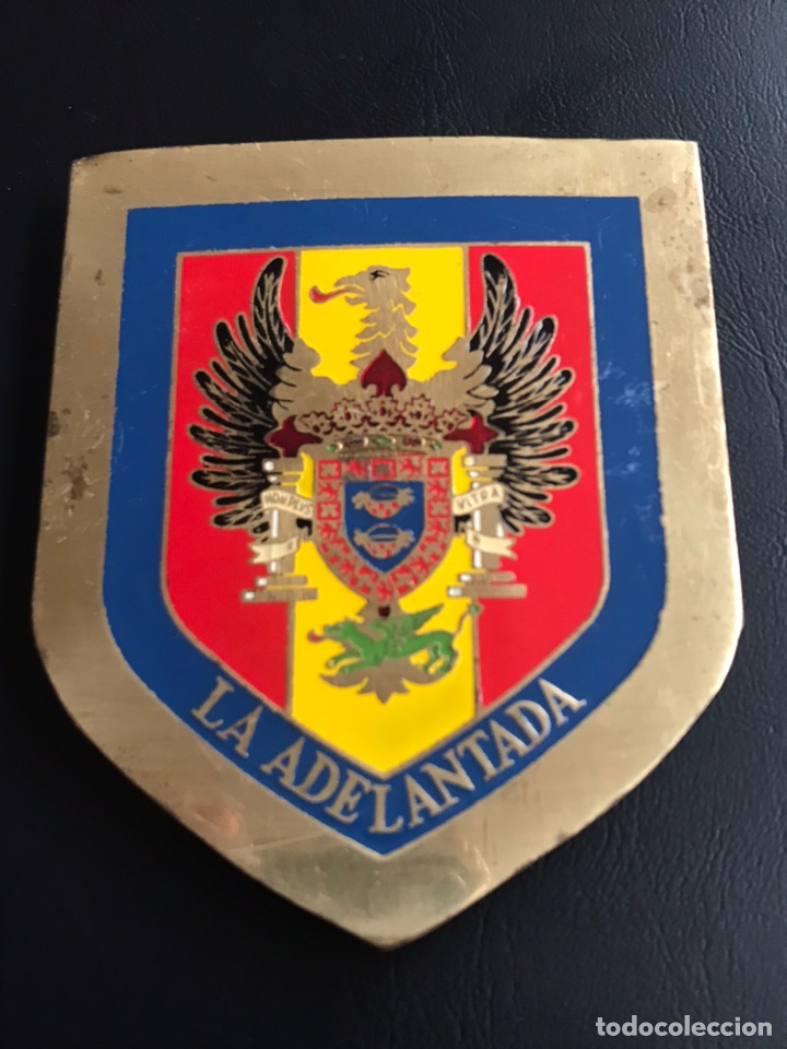 Antig&uuml;edades: PLACA DE BRAZO LA ADELANTADA COMANDANCIA MILITAR DE MELILLA - Foto 2