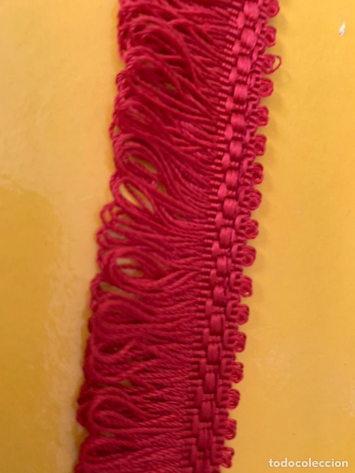 Antig&uuml;edades: Fleco antiguo hilos seda rojo - Foto 3