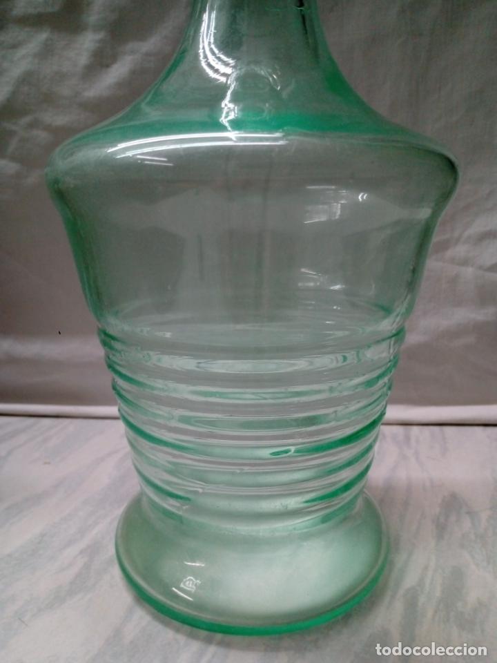 Antig&uuml;edades: Antigua licorera cristal de uranio. 32cm - Foto 2