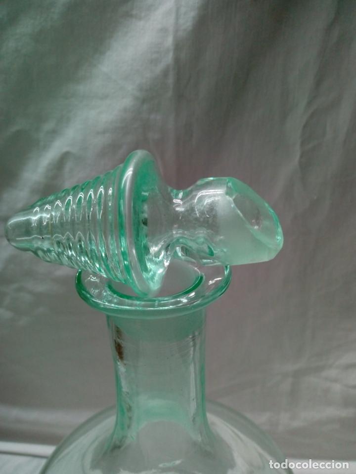 Antig&uuml;edades: Antigua licorera cristal de uranio. 32cm - Foto 4