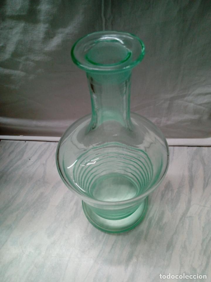 Antig&uuml;edades: Antigua licorera cristal de uranio. 32cm - Foto 5
