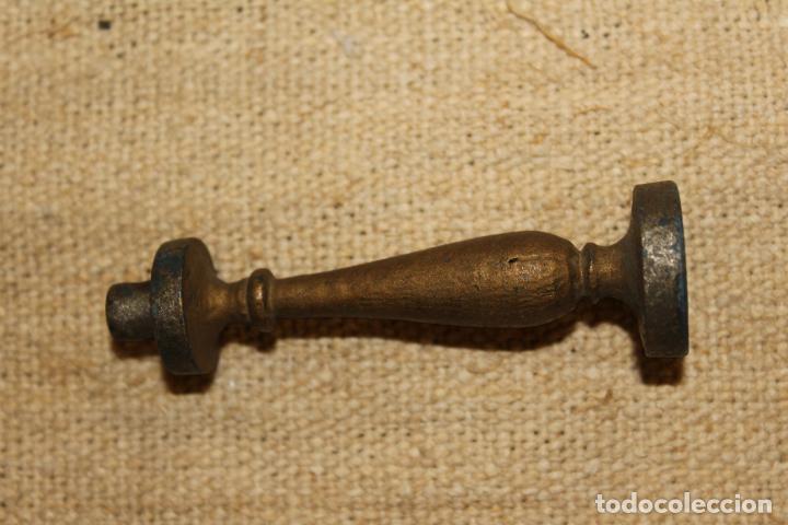 Antig&uuml;edades: candelero de madera miniatura - Foto 2