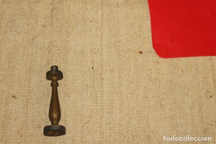 Antig&uuml;edades: candelero de madera miniatura - Foto 3