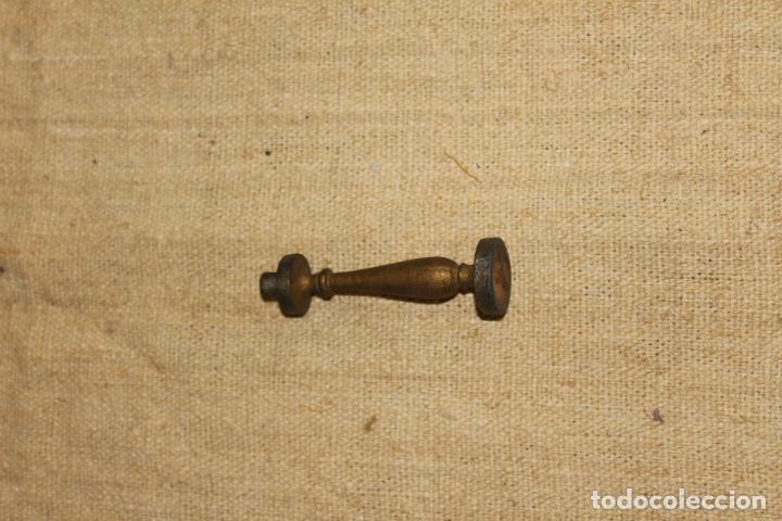 Antig&uuml;edades: candelero de madera miniatura - Foto 4