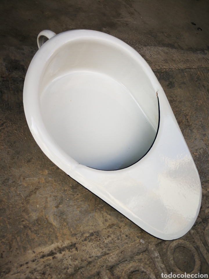 Antig&uuml;edades: ANTIGUA CU&Ntilde;A DE PORCELANA ESMALTADA, FIRMA EN BASE.
