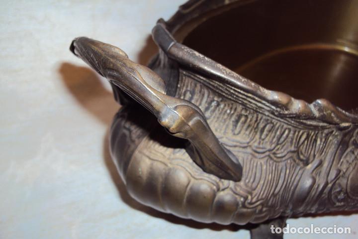 Antig&uuml;edades: Centro de mesa en bronce - Foto 9