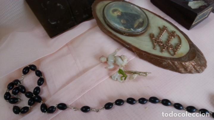 Antig&uuml;edades: Objetos religiosos. Lote de piezas peque&ntilde;as variadas. - Foto 4